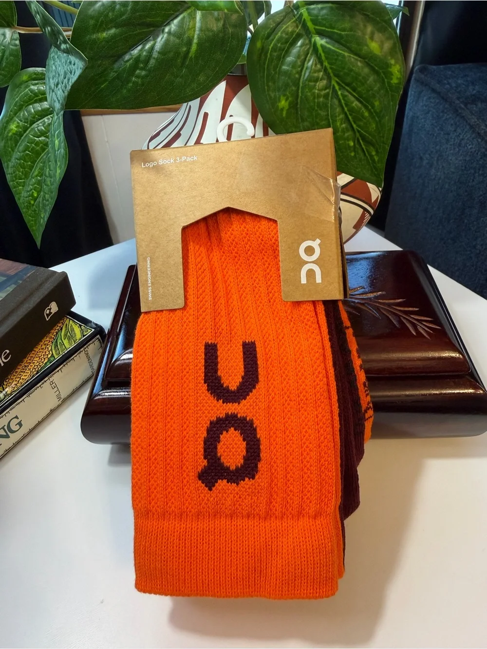 On Running Cloud Socks set of 2 Size Large in Bright Orange and Deep Burgundy